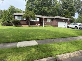 1 Raleigh Ln, Wayne, NJ 07470