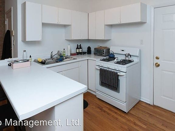 4th image of 900 W Gunnison St #302