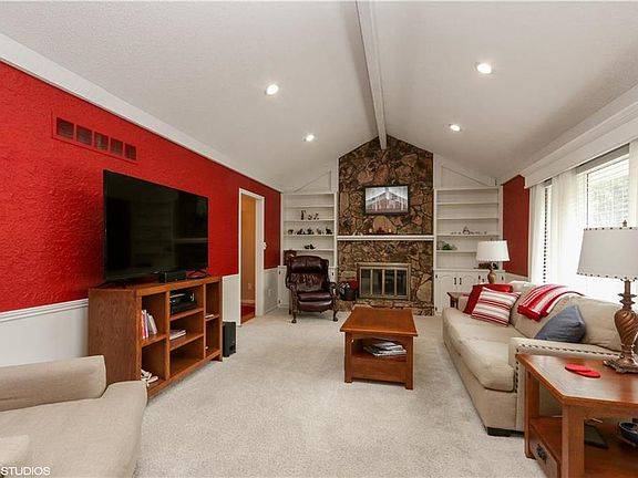 4th image of 301 SE Mount Vernon Dr