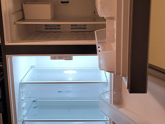 Very clean refrigerator