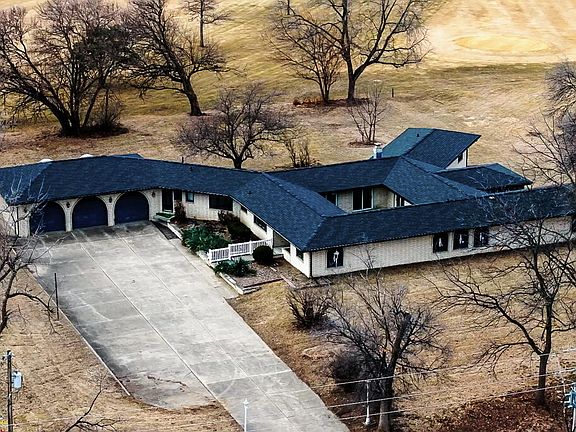 2nd image of 402 SW Irvinedale Dr
