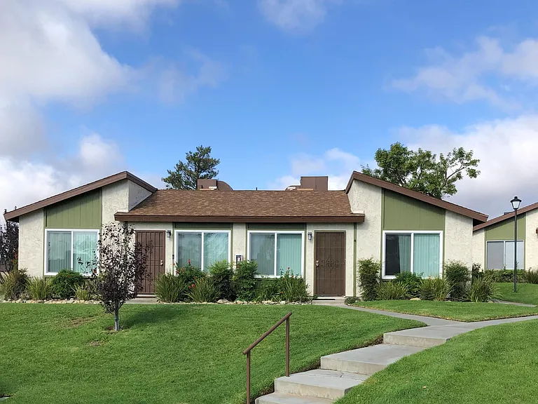 1333 Vista Serena Dr — Photo 1