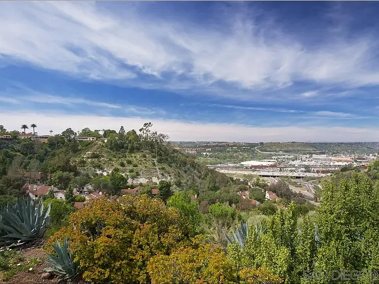4388 Middlesex Dr — Photo 18