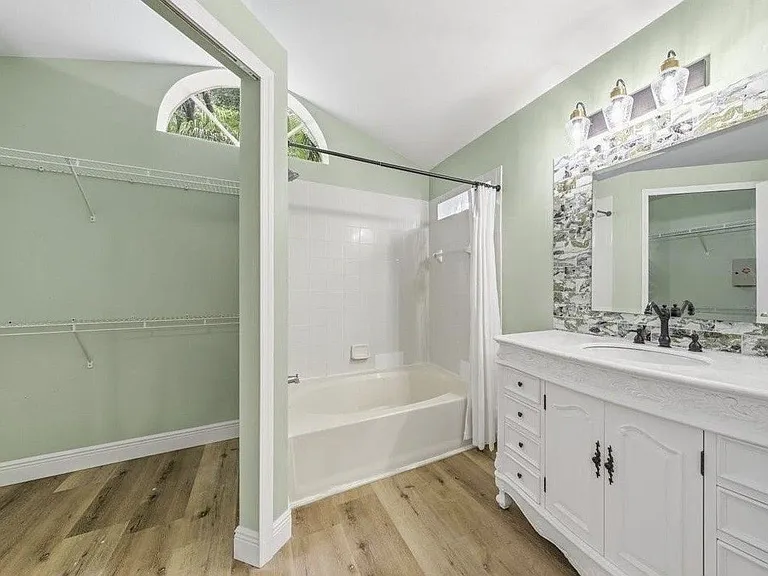 Meadowpark Pl — Photo 10