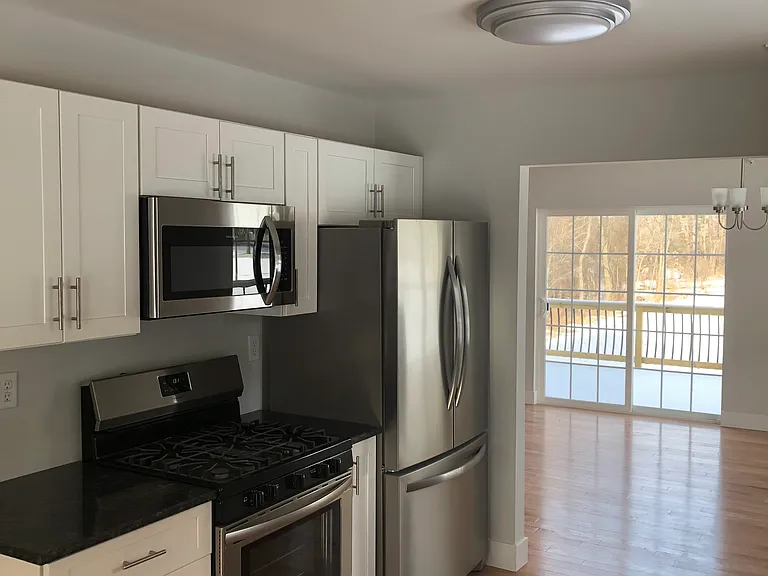 14 Avenue B — Photo 1