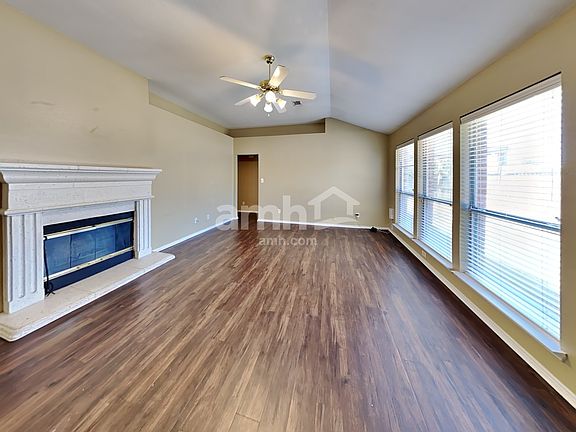 3rd image of 504 Lonestar Park Ln