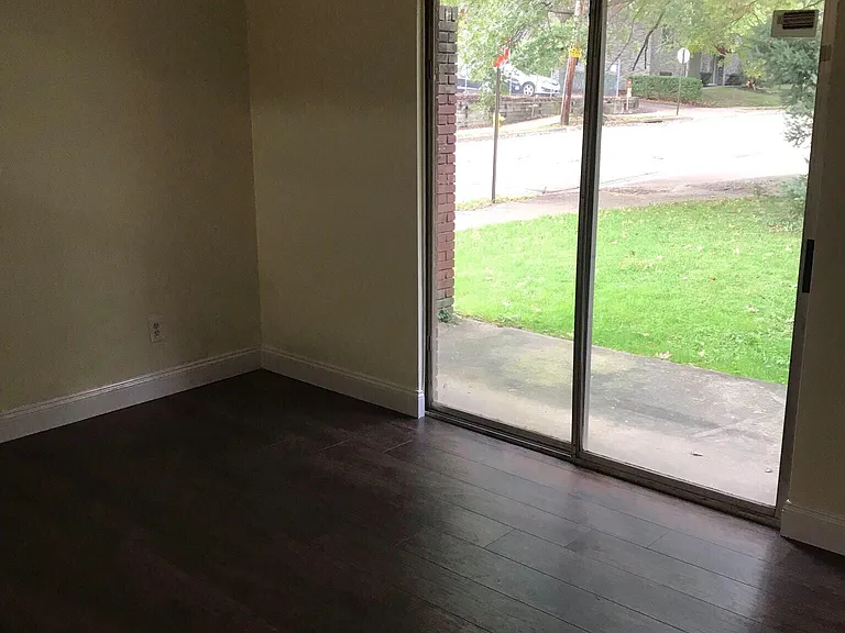 406 Rebecca Ave — Photo 3