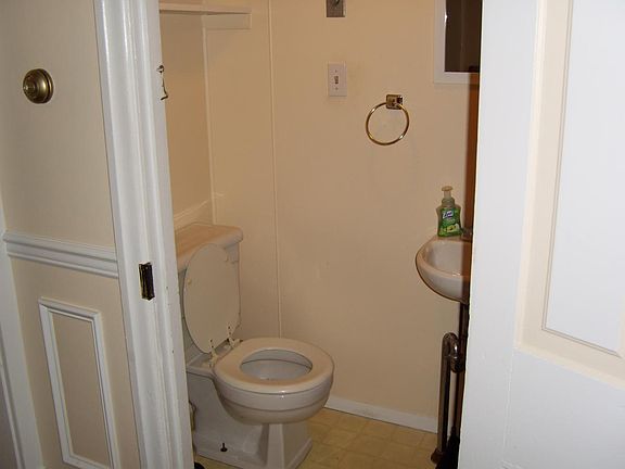 1/2 bath (downstairs)