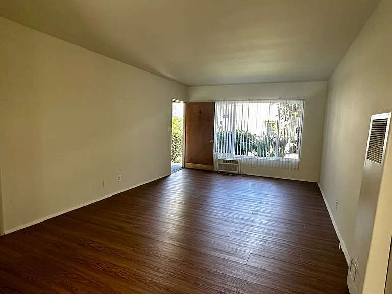 1116 N Louise St — Photo 7