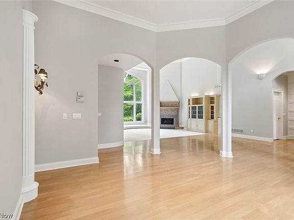 4th image of 447 Berwick Cir