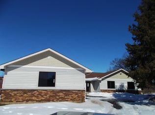 10702 Shelley Ct, Bull Valley, IL 60098