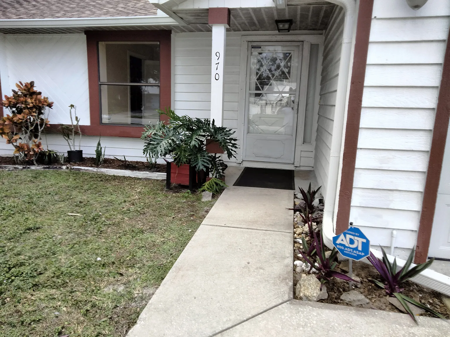 3 bed, 1180 sqft, $1,800 — Photo 2