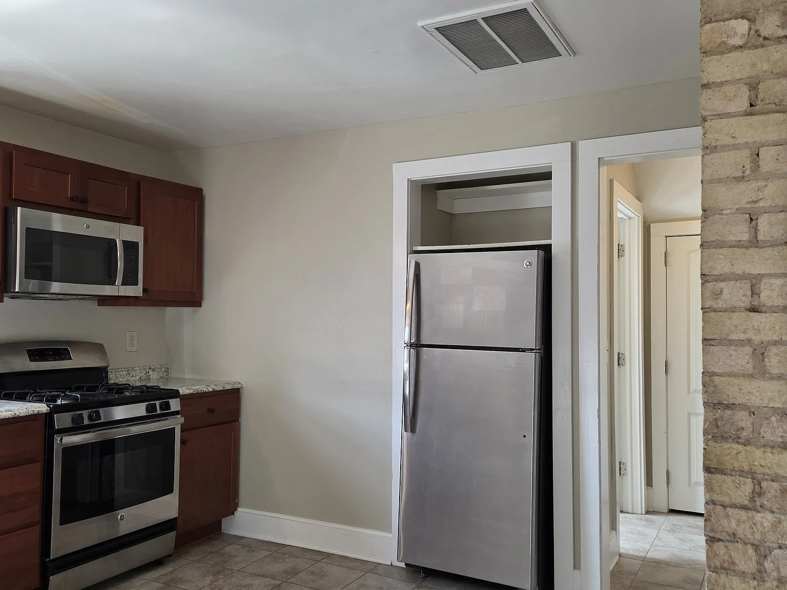 2 bed, 850 sqft, $1,445 — Photo 3