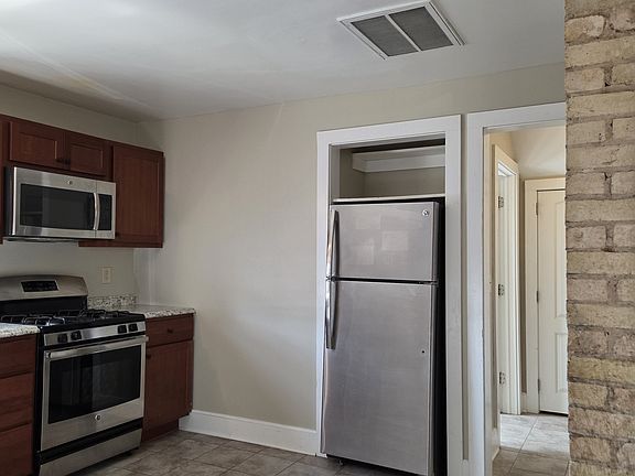 3rd image of 2213 S Robinson Ave