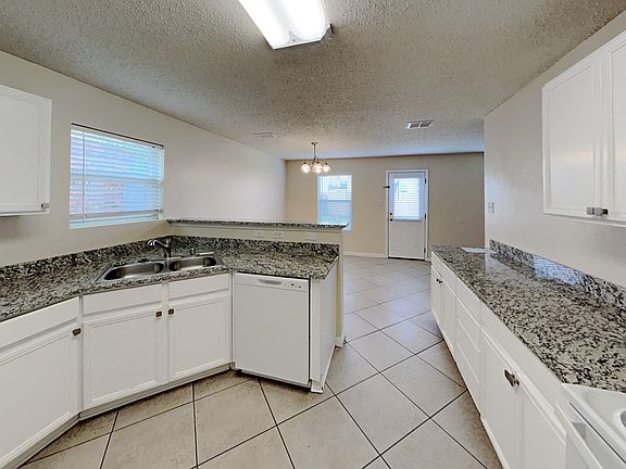 2nd image of 4872 Waterford Dr