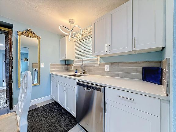 5th image of 4831 FAIRFIELD AVENUE S