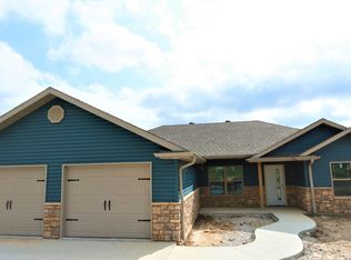 405 Edwards Dr, Holts Summit, MO 65043