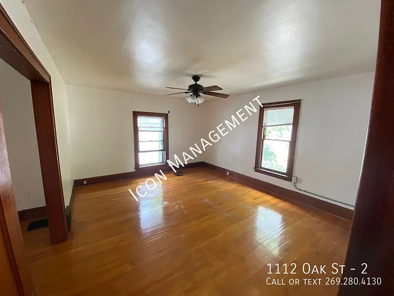 1112 Oak St #2 — Photo 4
