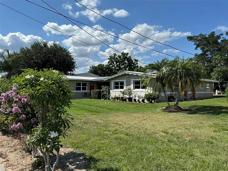 704 S Main Ave — Photo 12