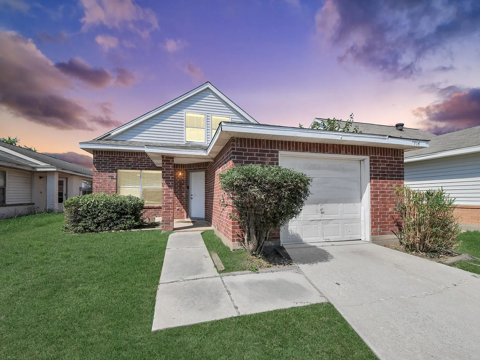 4 bed, 2.0 bath, 4326 sqft, $1,700 — Photo 1