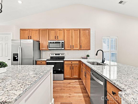 5th image of 109 Washburn Range Dr