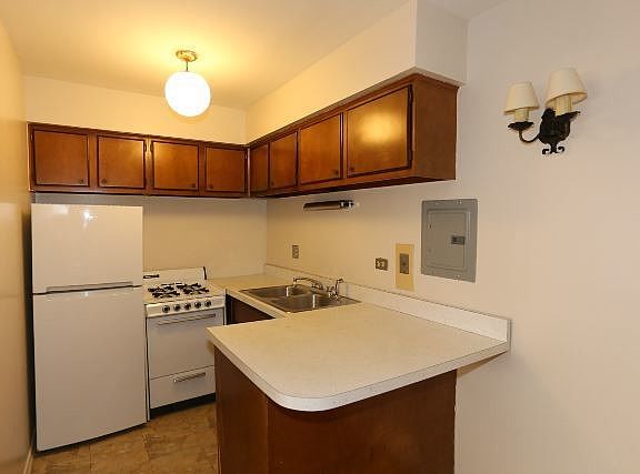 4th image of 660 W Wrightwood Ave #D802