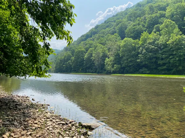 3 Riverwatch Ln, Buckeye, WV 24924