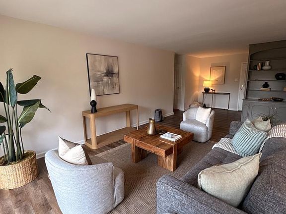 5th image of 449 Montgomery Ave APT 306