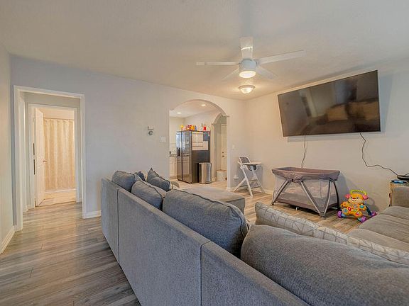 4th image of 138 Pictorial St