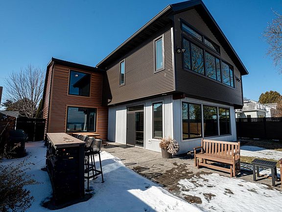 2nd image of 2533 Lakeshore DRIVE