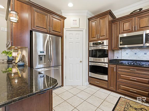 4th image of 304 South Dr
