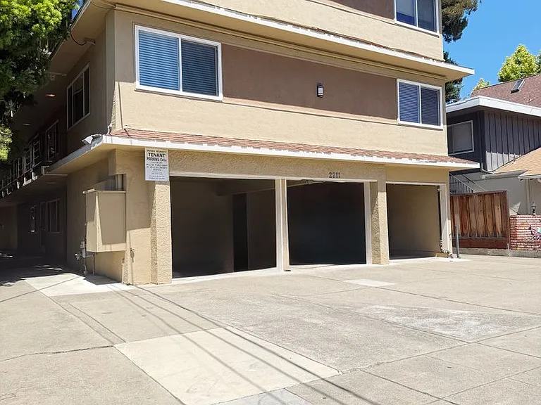 2211 San Antonio Ave — Photo 2