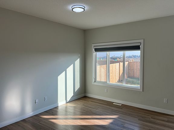 5th image of 3913 40th Ave