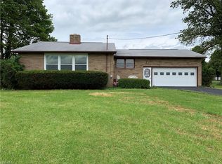 11927 Cenfield St NE, Louisville, OH 44641