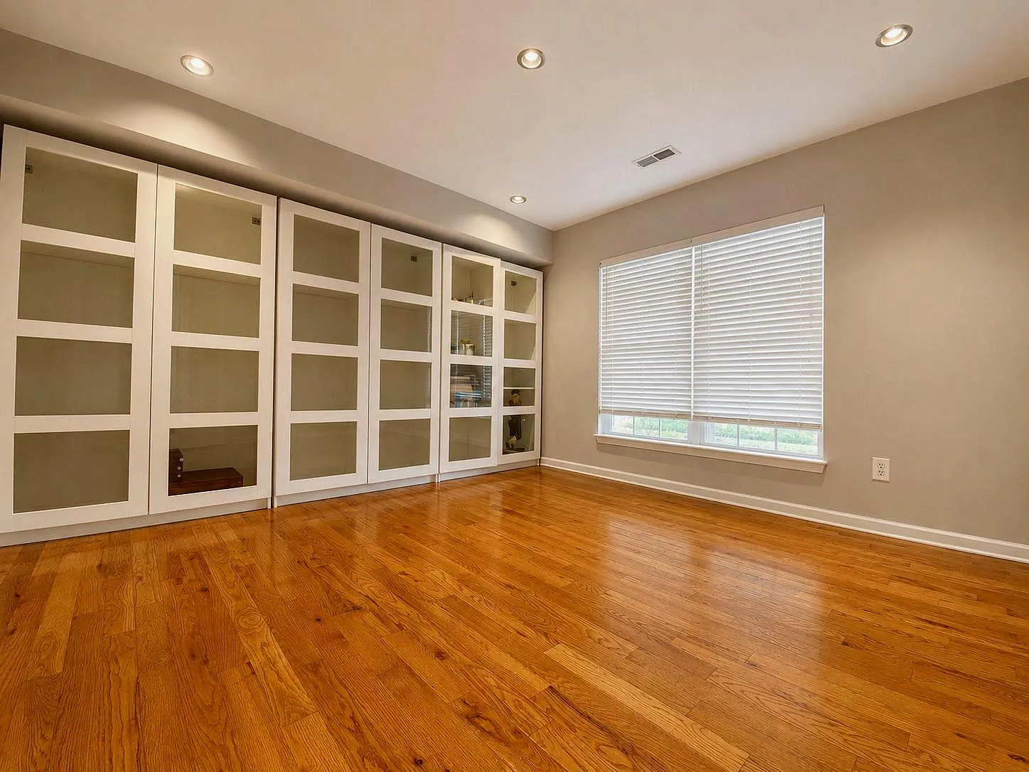 3 bed, 2.5 bath, 1900 sqft, $2,999 — Photo 3
