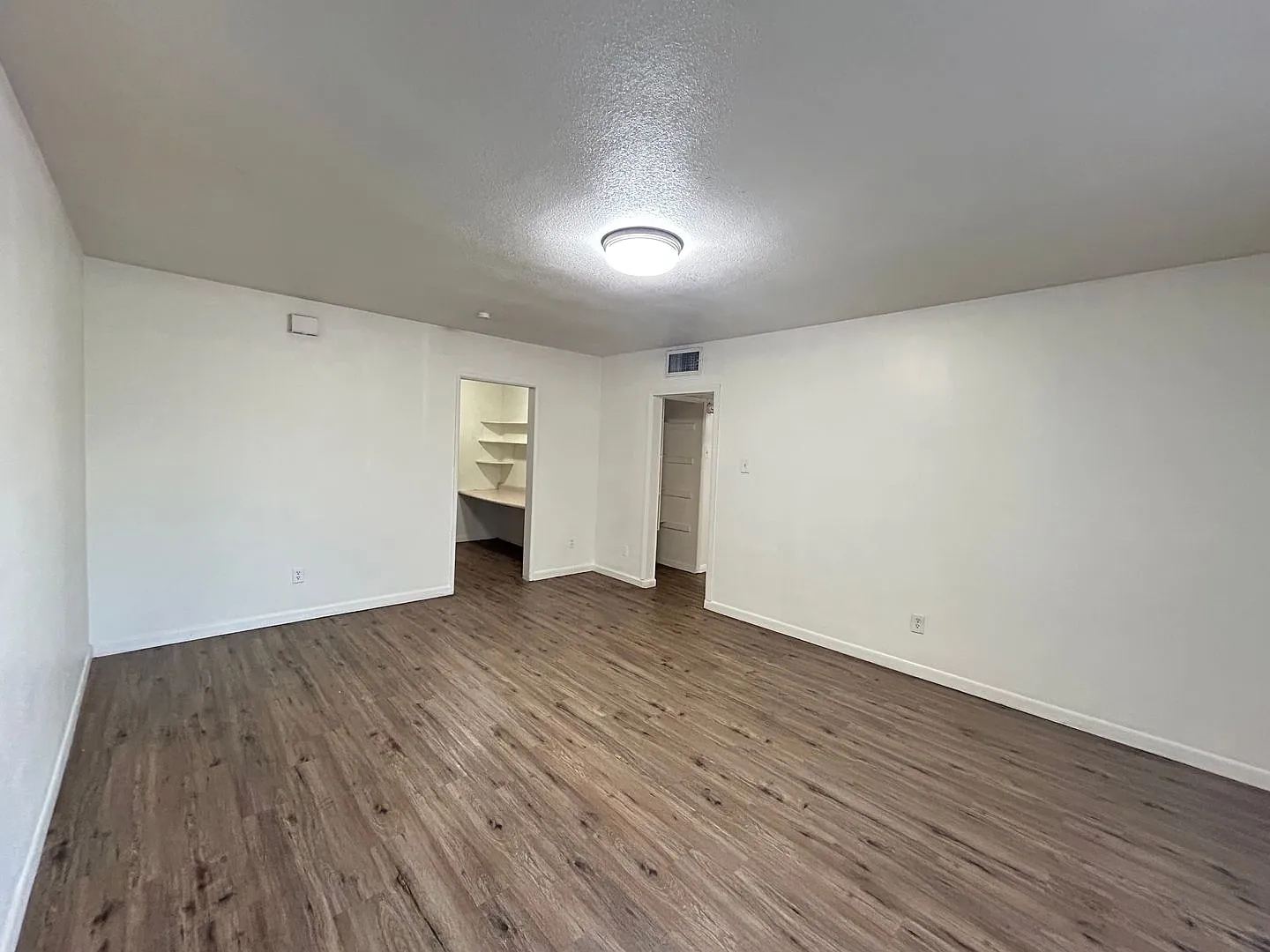 No Hoa! Single Story House with 4 Bedrooms 2 Bathrooms! — Photo 2