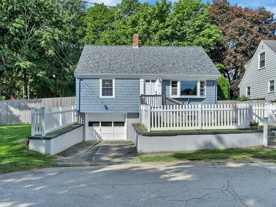253 Arnold St