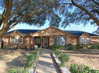 1917 Lincolnshire Dr, Bedford, TX 76021