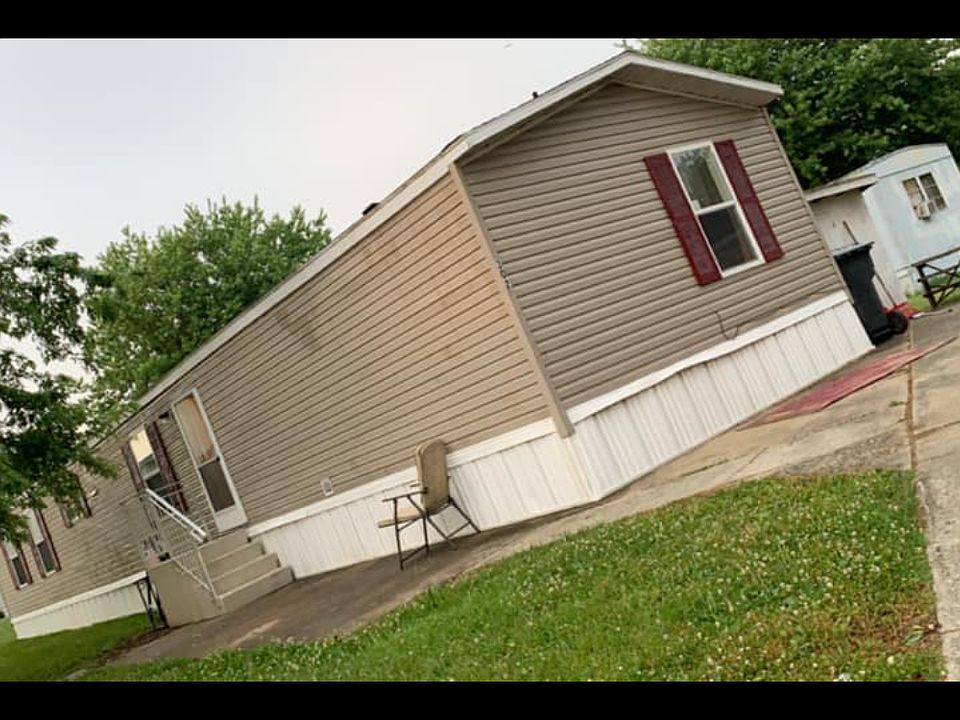 1st image of 302 S Willow Dr