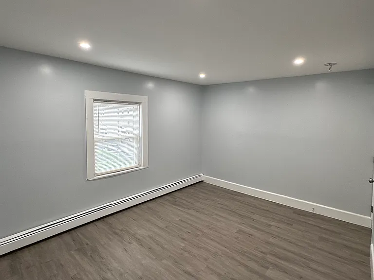 58 Perry St #3 — Photo 6