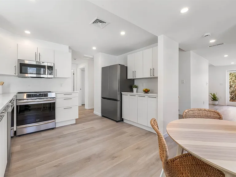 561 Beechwood St #SF — Photo 9