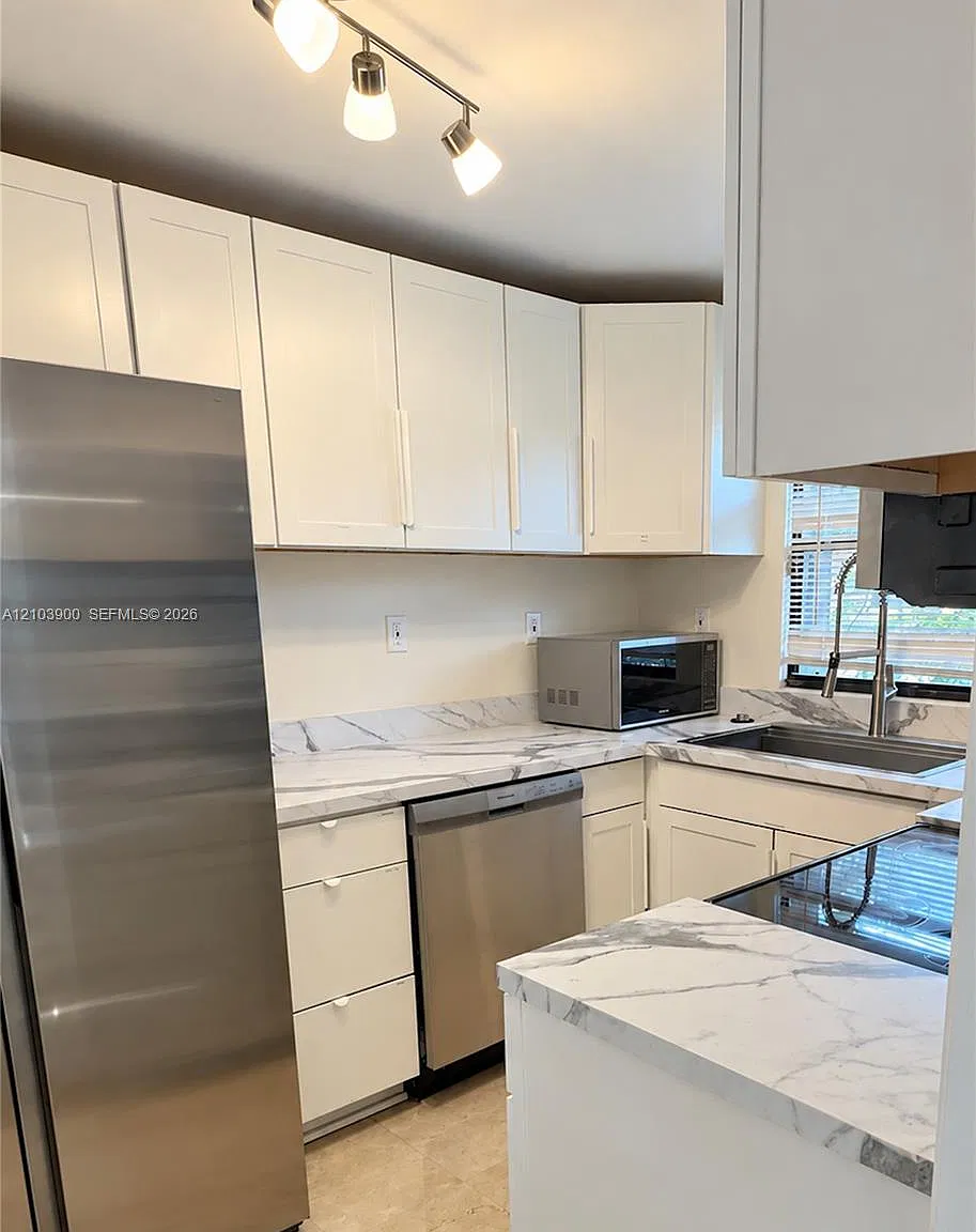 Golden Shores Ocean Blvd — Photo 4