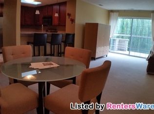 6048 Chasewood Pkwy APT 202, Minnetonka, MN 55343