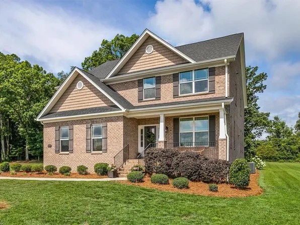 6605 Hedgerow Ct, Summerfield, NC 27358