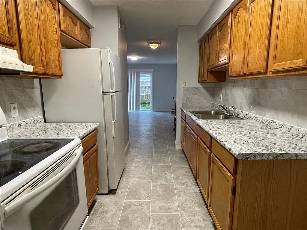 2 bed, 1.5 bath, 1085 sqft, $1,375 — Photo 1