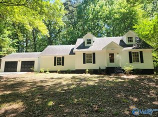 2920 W Chapel Hill Rd SW, Decatur, AL 35603