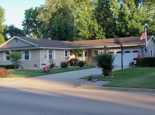 412 Taft Ave, Charleston, IL 61920