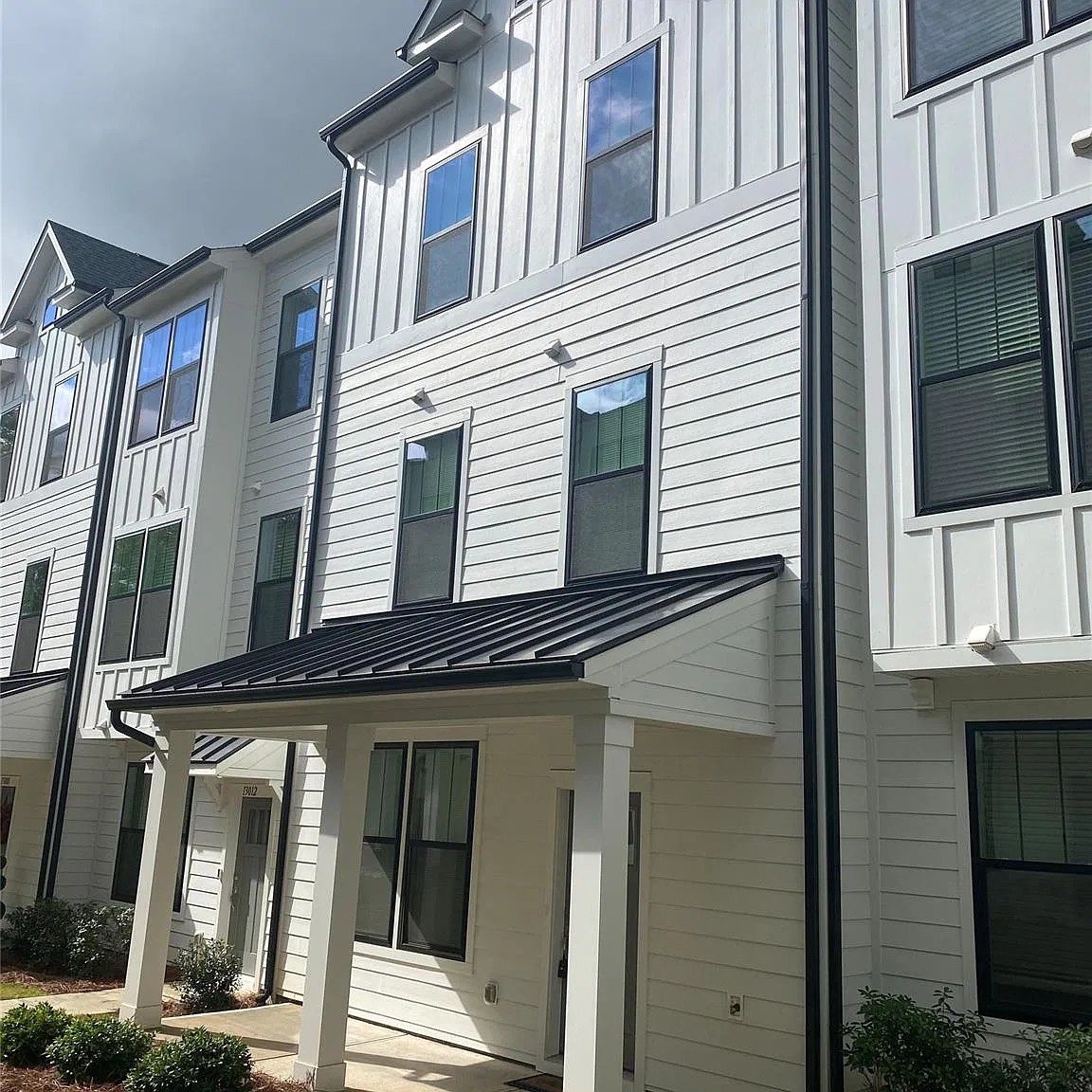 3 bed, 3.5 bath, $3,000 — Photo 1