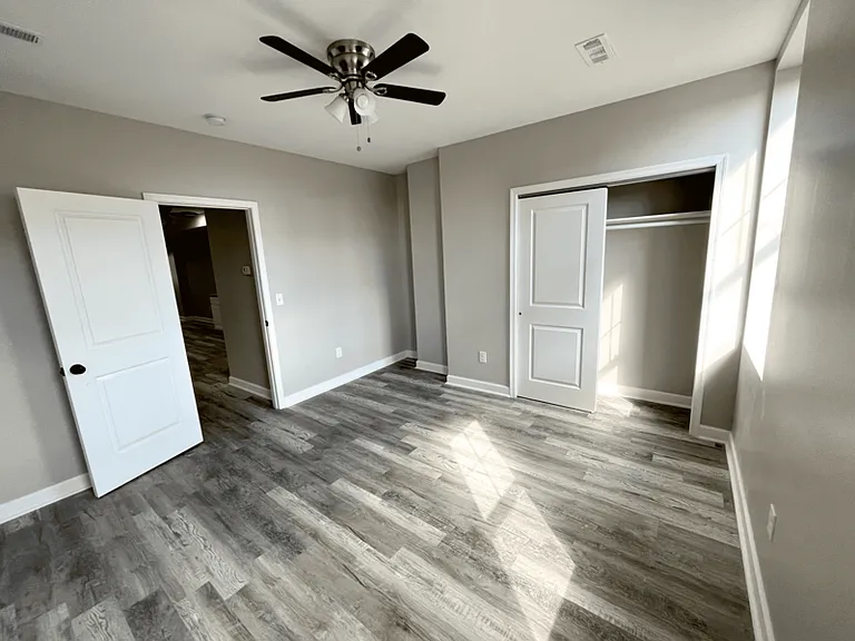 200 E 22nd St #1 — Photo 4