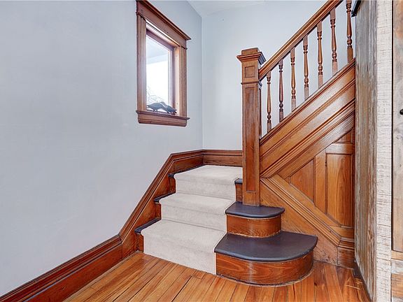 5th image of 49 Ontario St